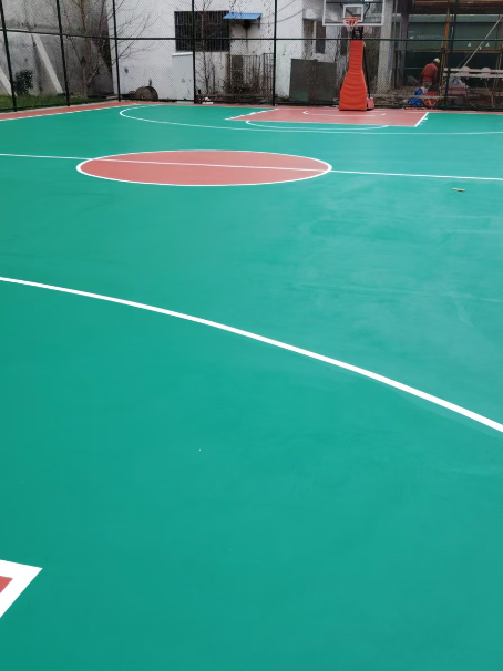 新干 球场长期使用易出现地面开裂